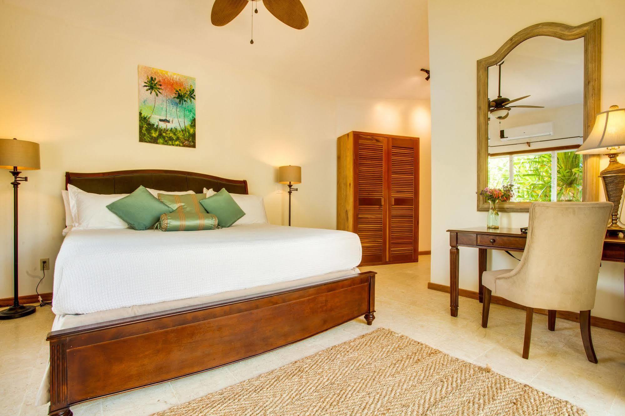 Hatchet Caye Island Resort (Adults Only) Placencia ภายนอก รูปภาพ